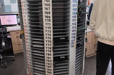 Stojak na księgi pojazdów