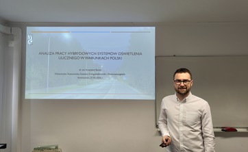 Analiza pracy hybrydowych systemów oświetlenia ulicznego w warunkach Polski